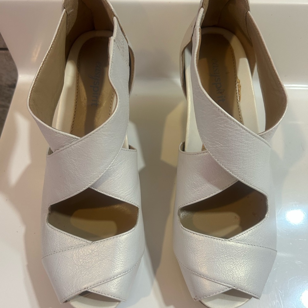 Easy Spirit Cream Heels